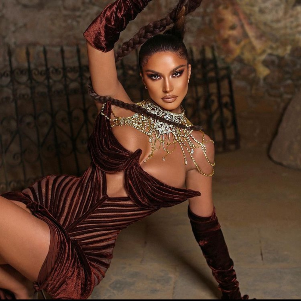 ~Stylistically Statuesque~